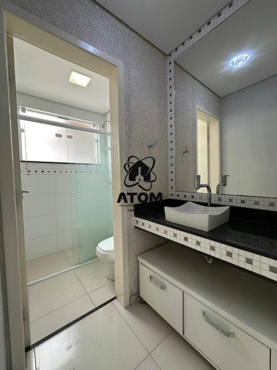 Casa em condominio à venda no Caminho Novo: 