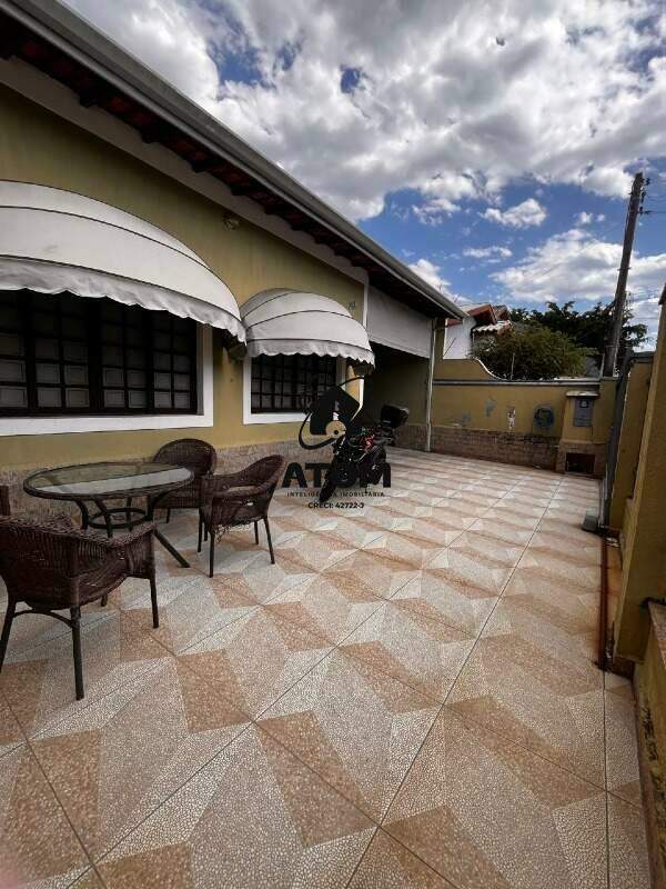 Casa à venda no Parque das Flores: 