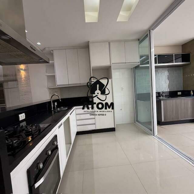 Casa em condominio à venda no Piracangaguá: 