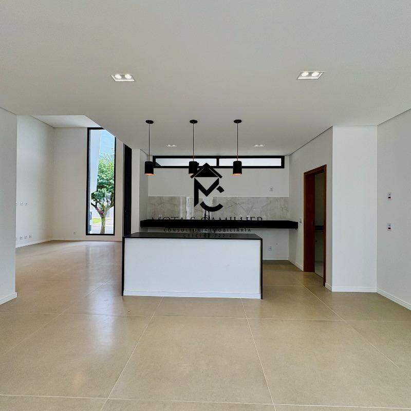 Casa em condominio à venda no Piracangaguá: 