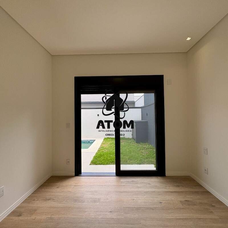 Casa em condominio à venda no Piracangaguá: 