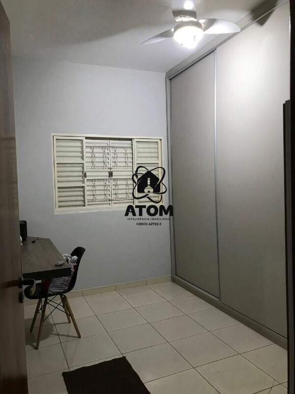 Casa em condominio à venda no Parque Arco Íris: 