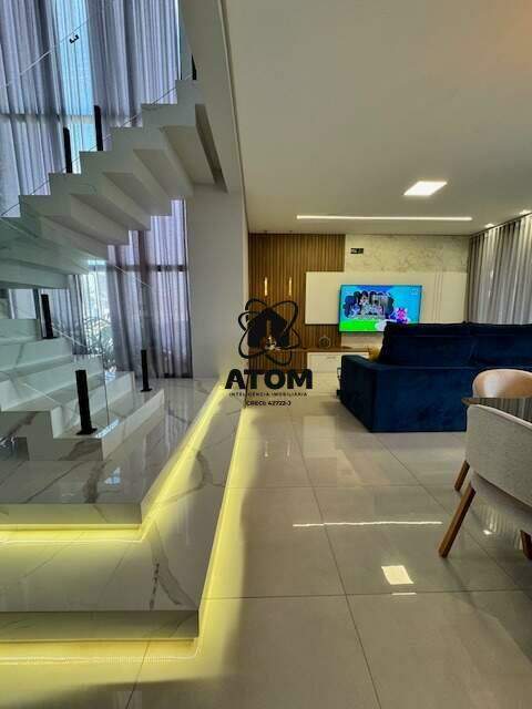 Casa em condominio à venda no Piracangaguá: 
