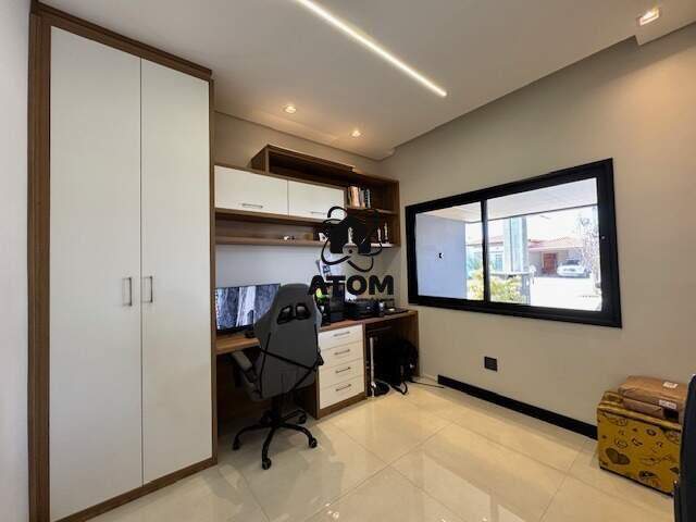 Casa em condominio à venda no Piracangaguá: 
