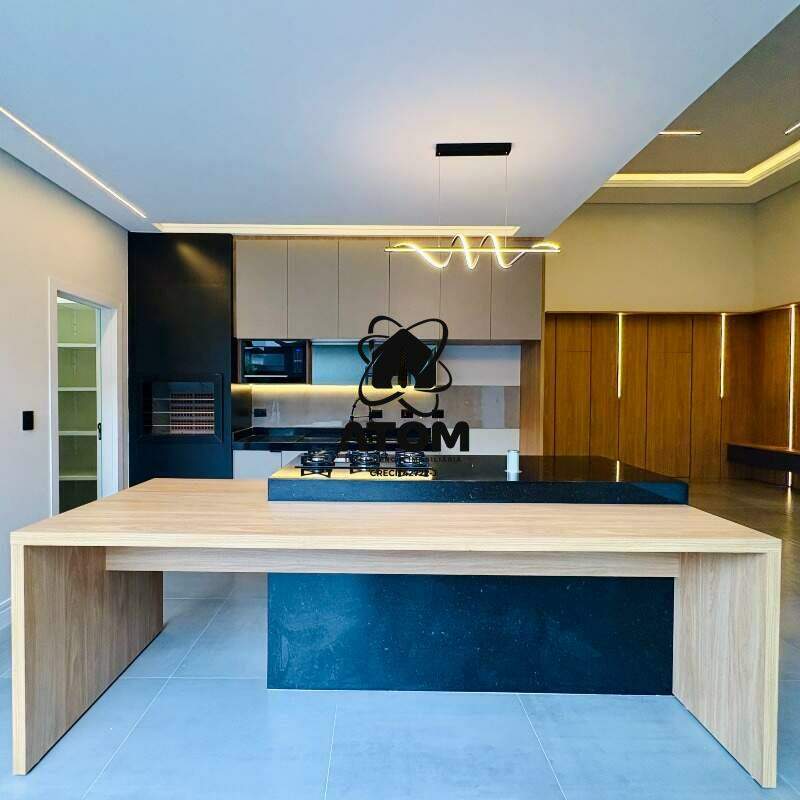 Casa em condominio à venda no Piracangaguá: 