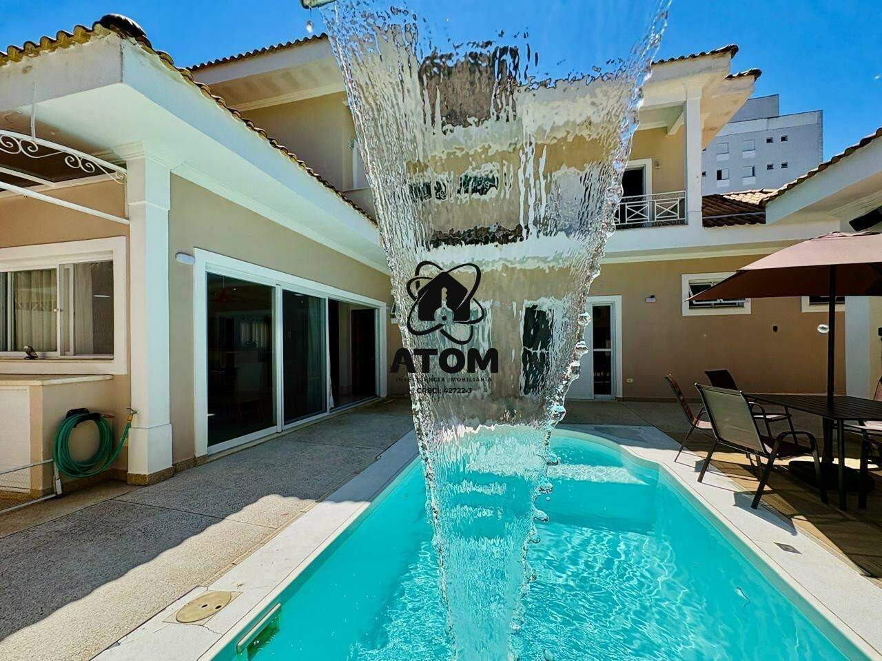 Casa em condominio à venda no Piracangágua (Chácara Flórida): 