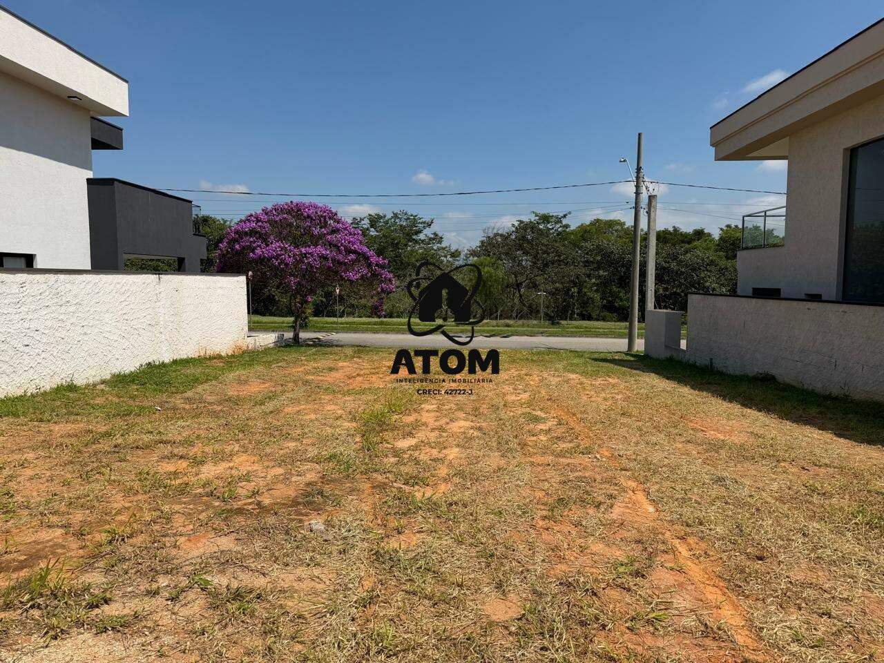 Lote em condomínio à venda no Piracangaguá: 