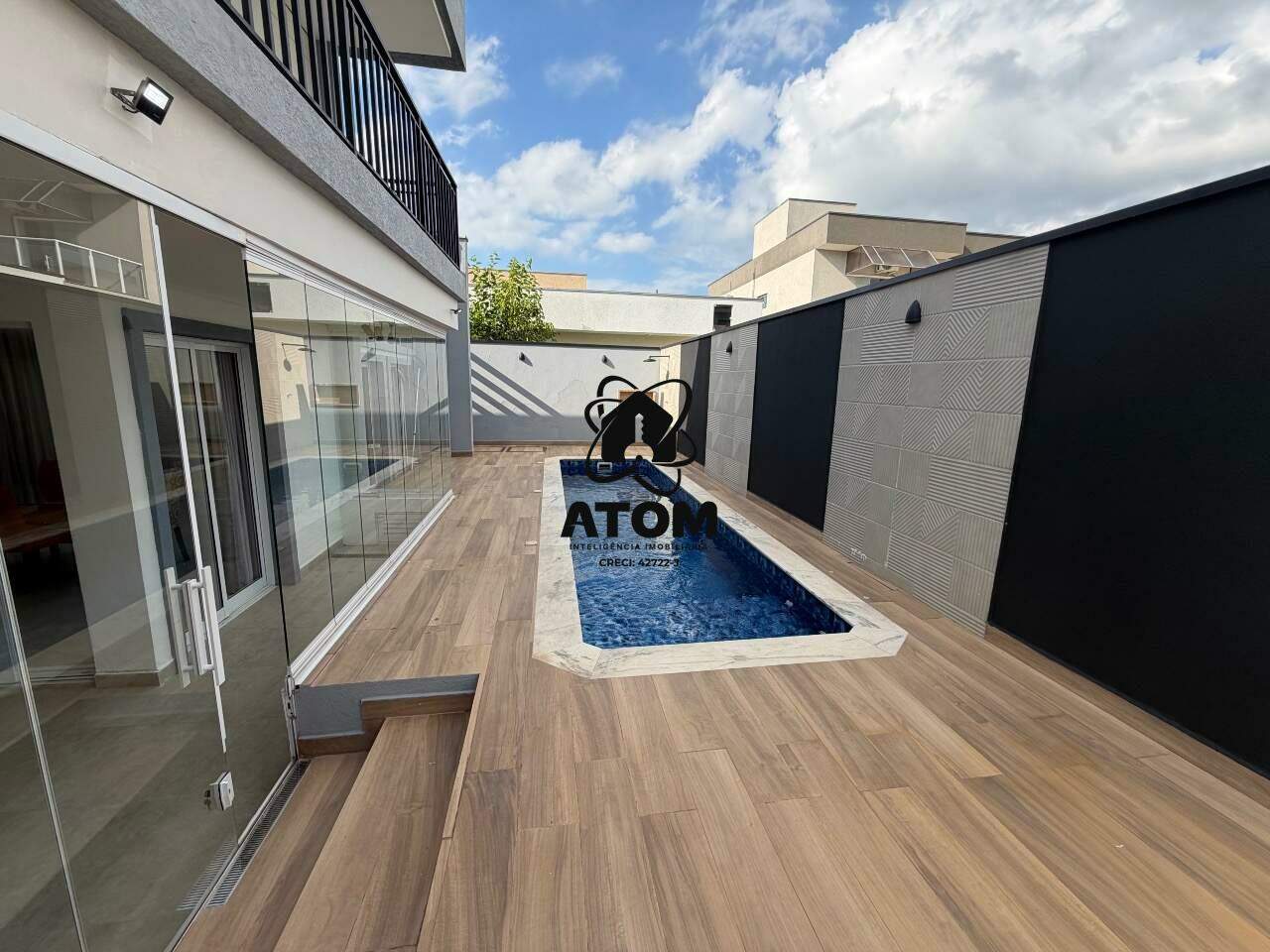 Casa em condominio para aluguel no Piracangaguá: 