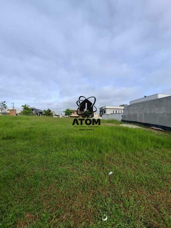 Lote em condomínio à venda no Piracangaguá: 