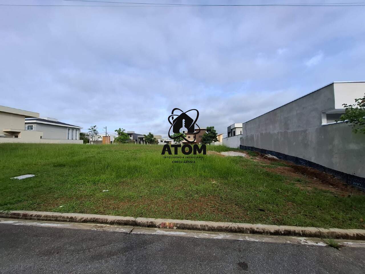 Lote em condomínio à venda no Piracangaguá: 