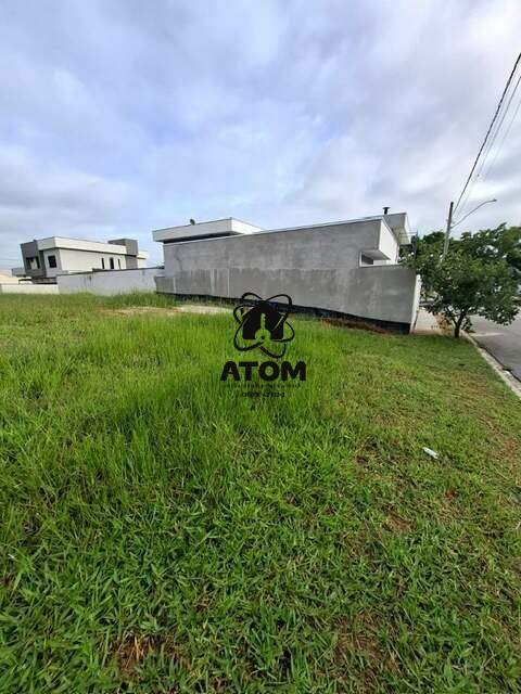 Lote em condomínio à venda no Piracangaguá: 