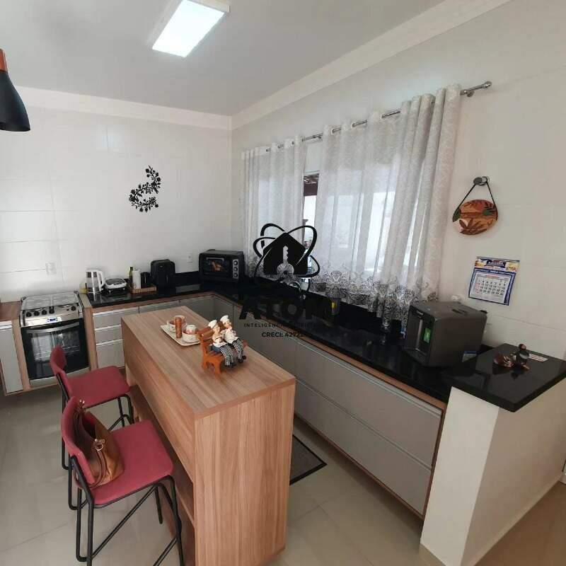 Casa em condominio à venda no Piracangaguá: 