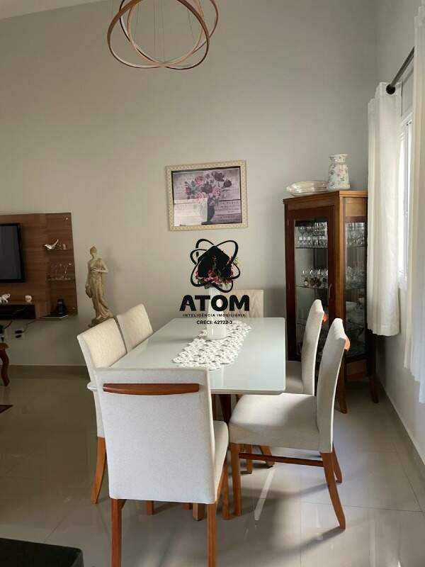 Casa em condominio à venda no Piracangaguá: 