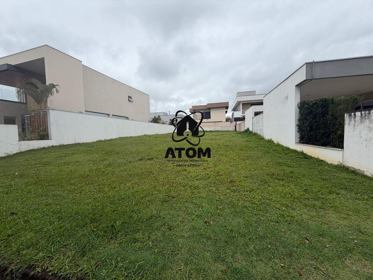Terreno/Lote à venda no Piracangaguá: 