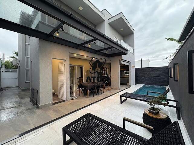Casa em condominio à venda no Piracangaguá: 