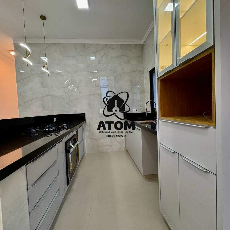 Casa em condominio à venda no Piracangaguá: 