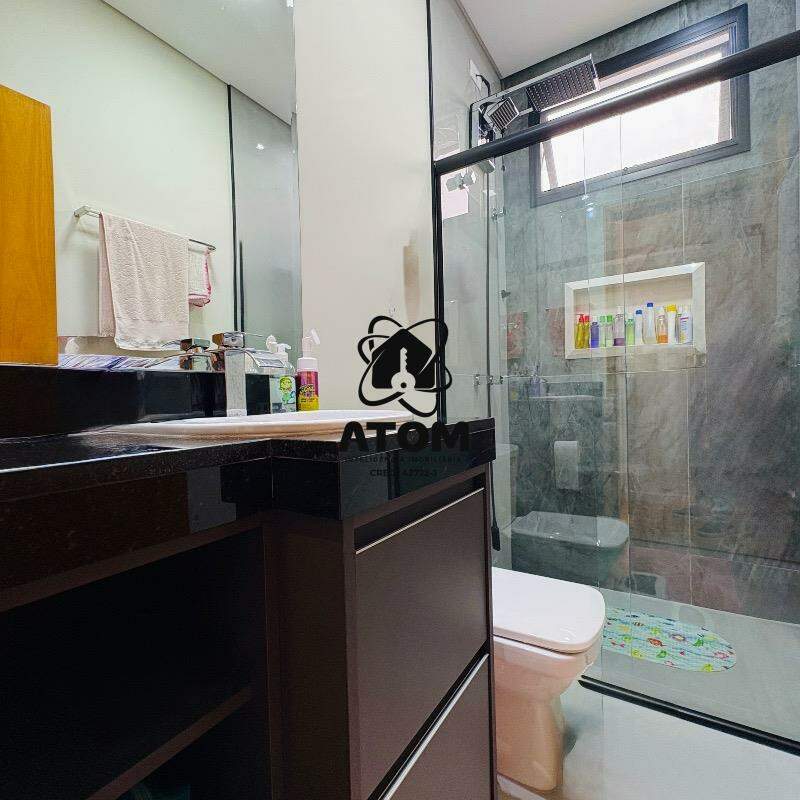 Casa em condominio à venda no Piracangaguá: 