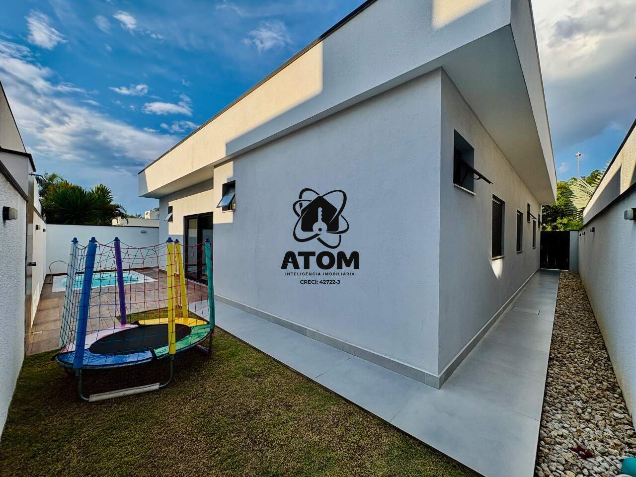 Casa em condominio à venda no Piracangaguá: 