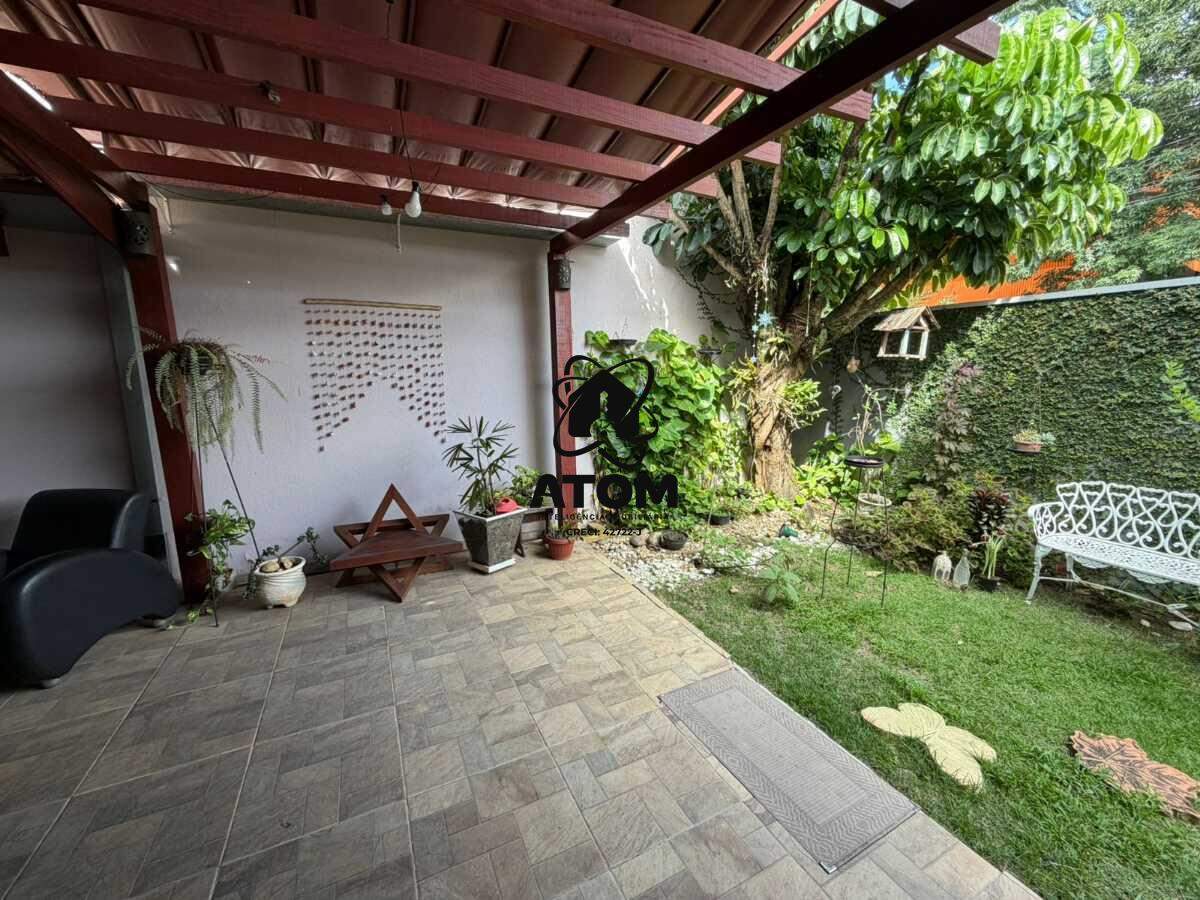 Casa em condominio à venda no Piracangaguá: 