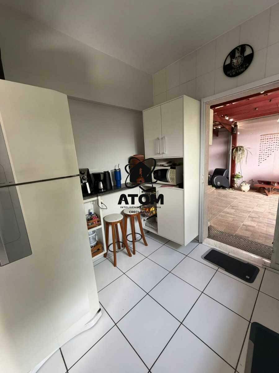 Casa em condominio à venda no Piracangaguá: 