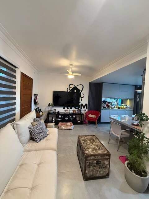 Casa em condominio à venda no Piracangaguá II: 