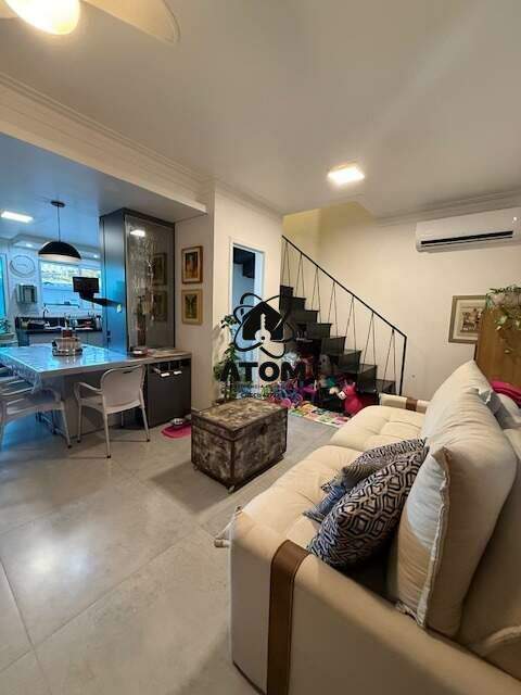 Casa em condominio à venda no Piracangaguá II: 