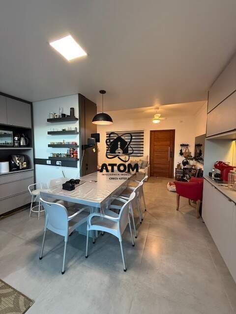 Casa em condominio à venda no Piracangaguá II: 