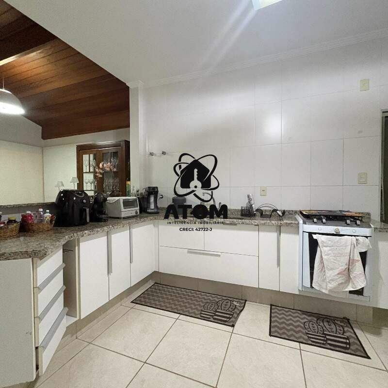 Casa à venda no Jardim Hípica Pinheiro: 
