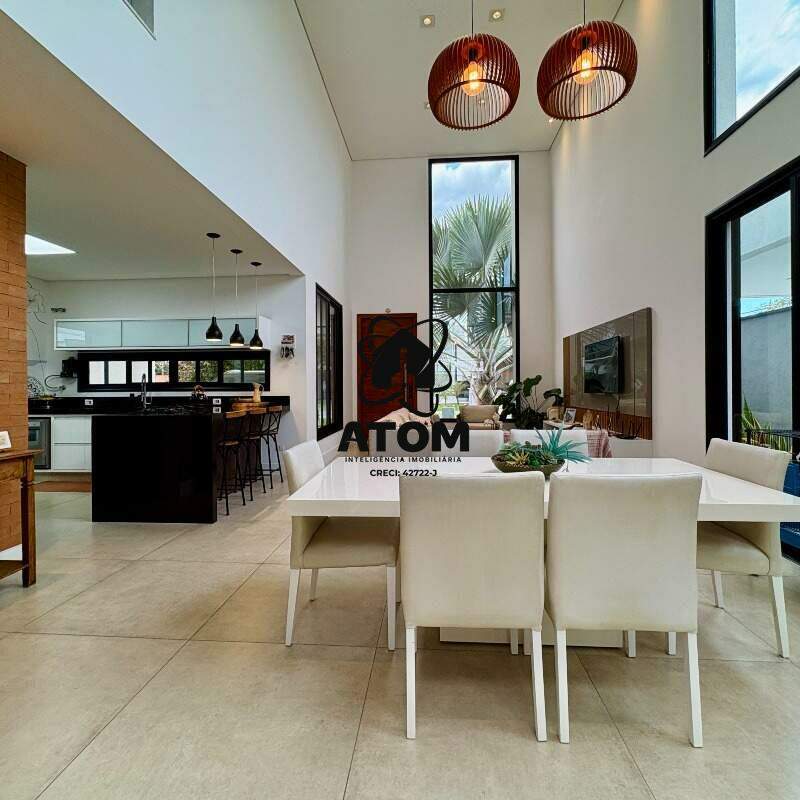 Casa em condominio à venda no Piracangaguá: 