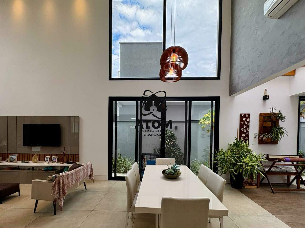 Casa em condominio à venda no Piracangaguá: 