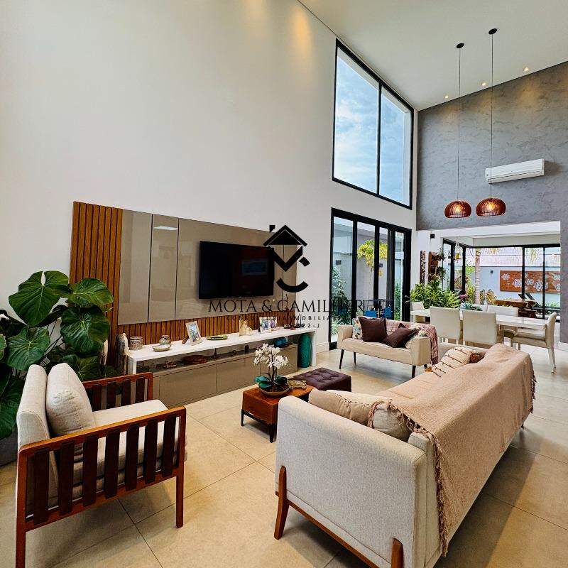 Casa em condominio à venda no Piracangaguá: 