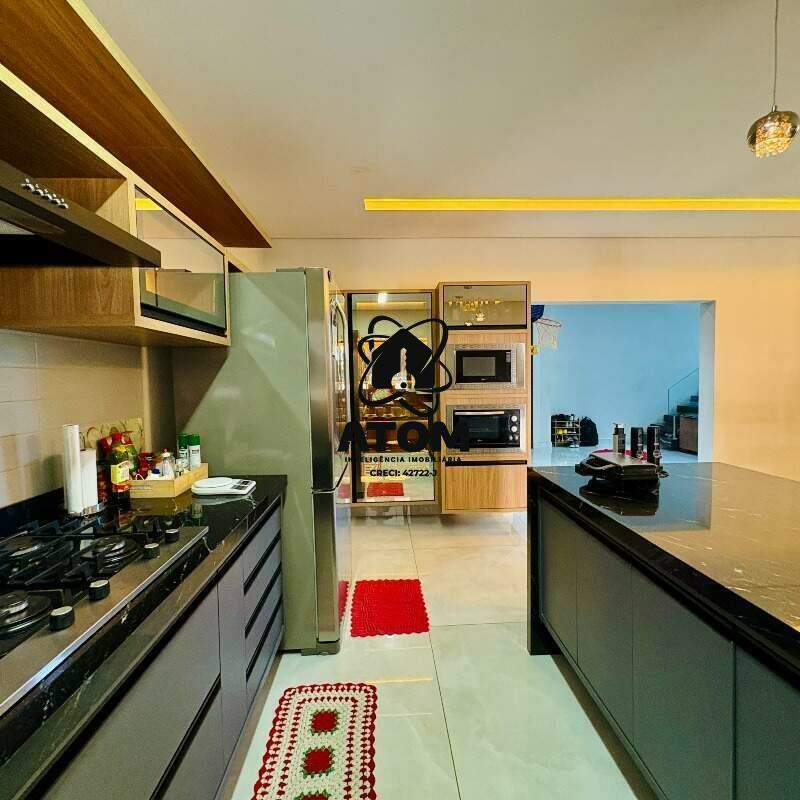 Casa em condominio à venda no Quiririm: 