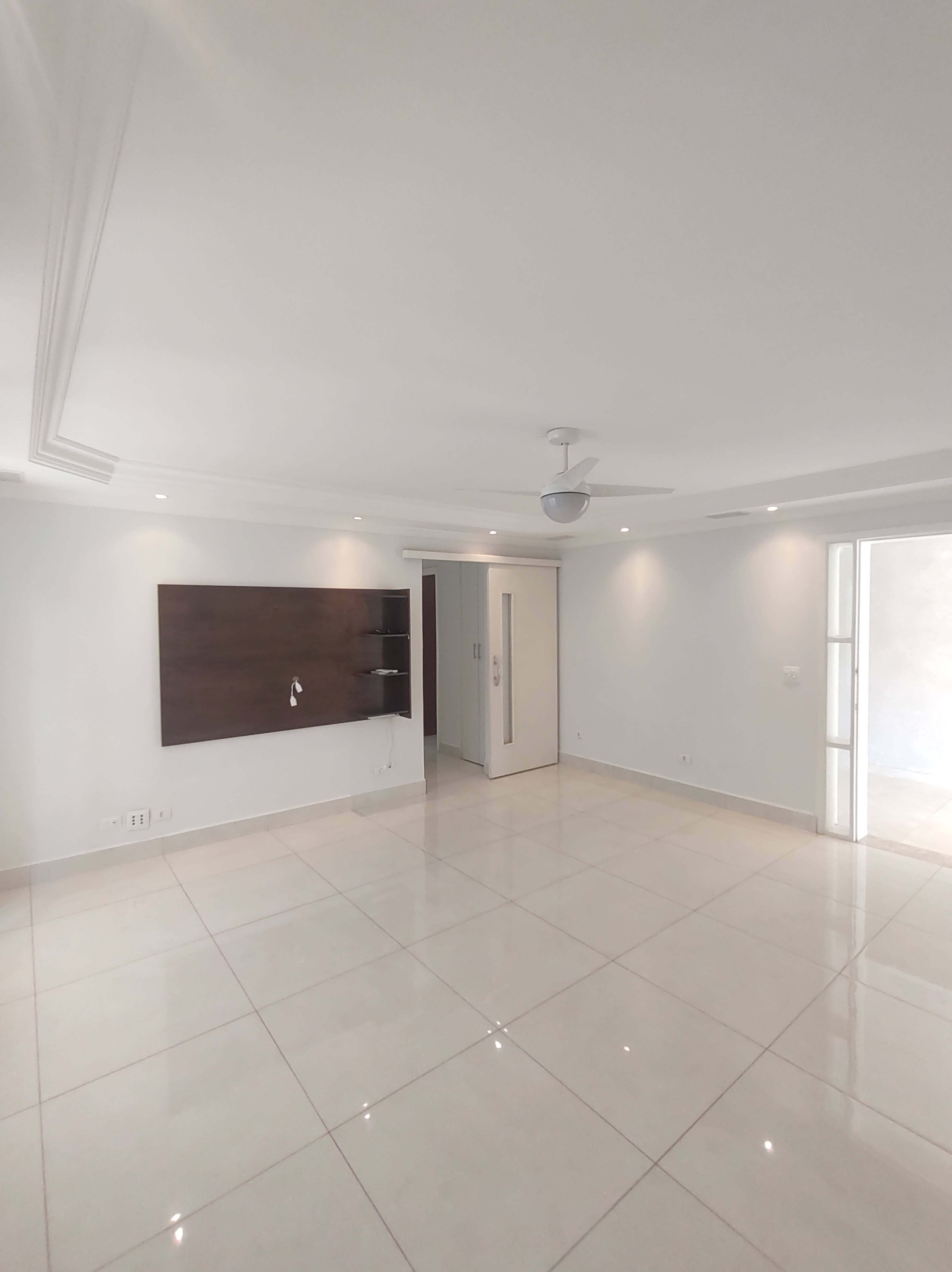 Casa para aluguel no JARDIM MOACYR ARRUDA: Sala c/ Ar e Hack de Parede
