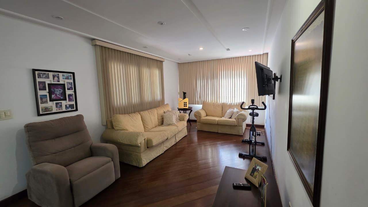 Casa à venda no Gilberto Machado: 