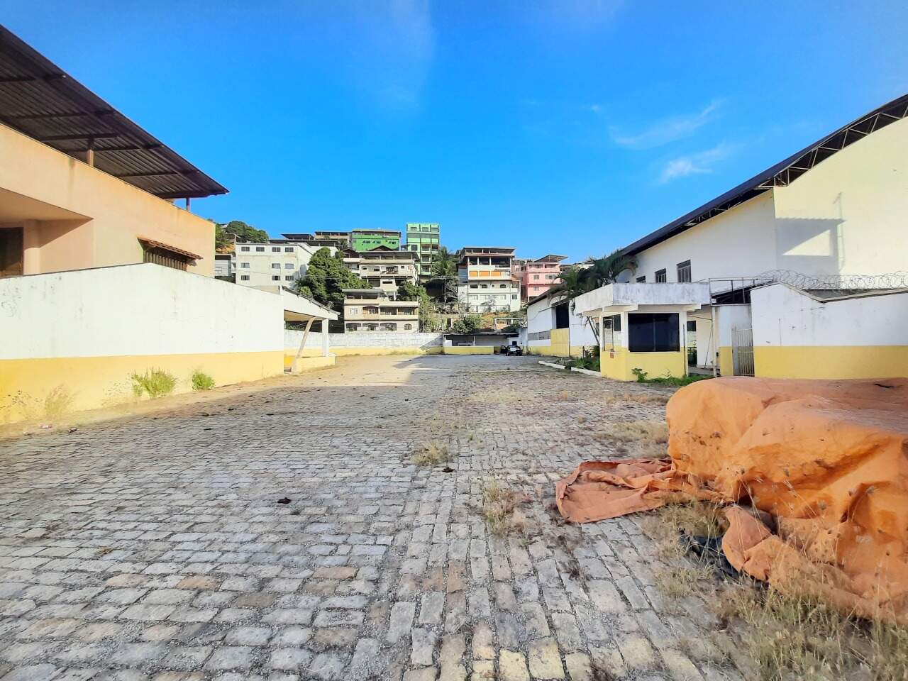 GALPÃO para aluguel no Arariguaba: 