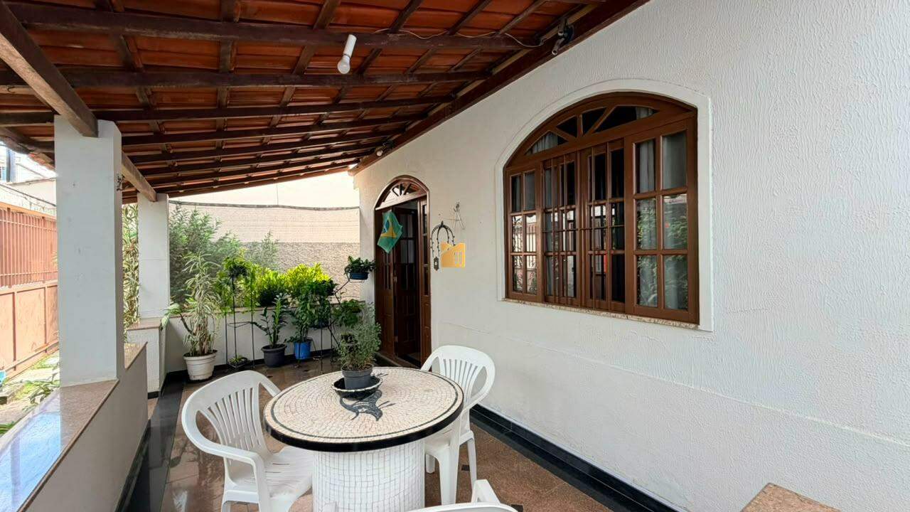 Casa à venda no BNH: 