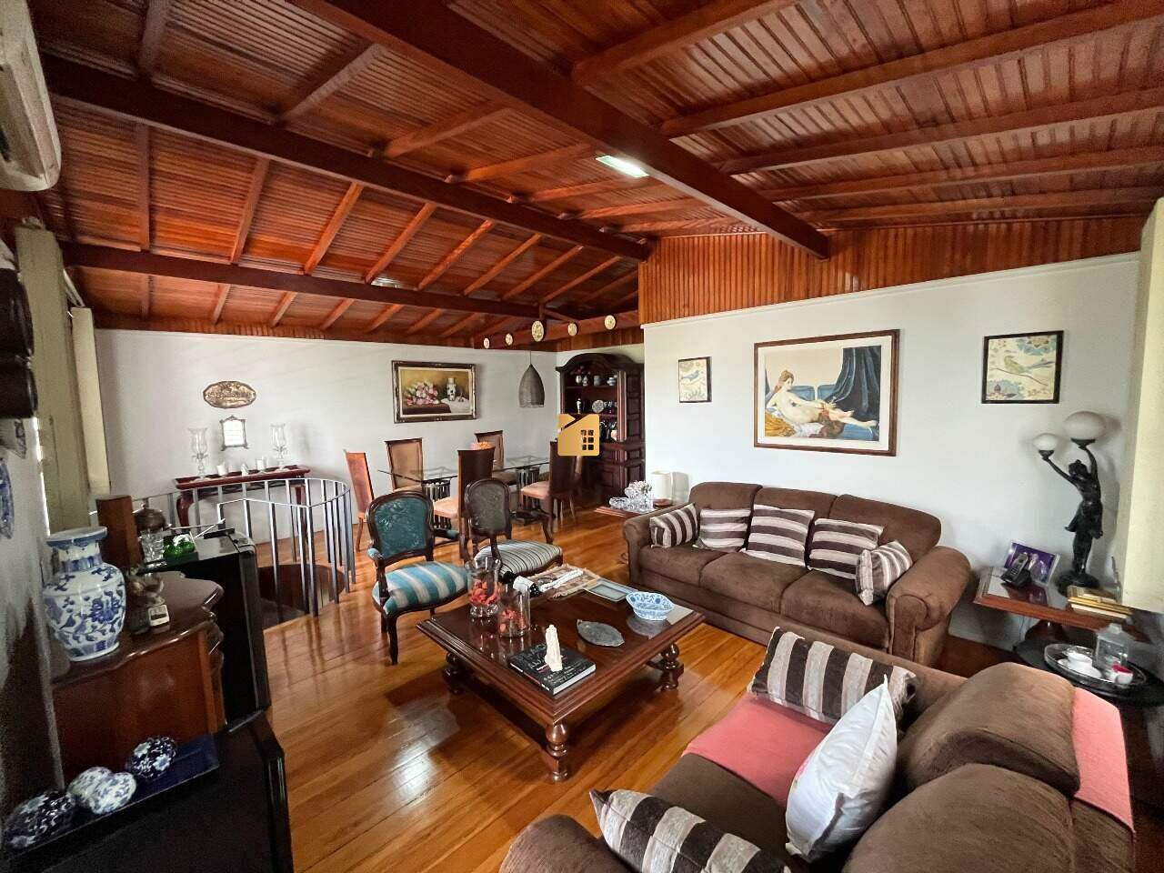 Casa à venda no Gilberto Machado: 
