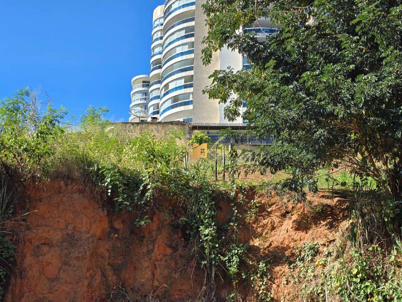 Terreno à venda no Gilberto Machado: 