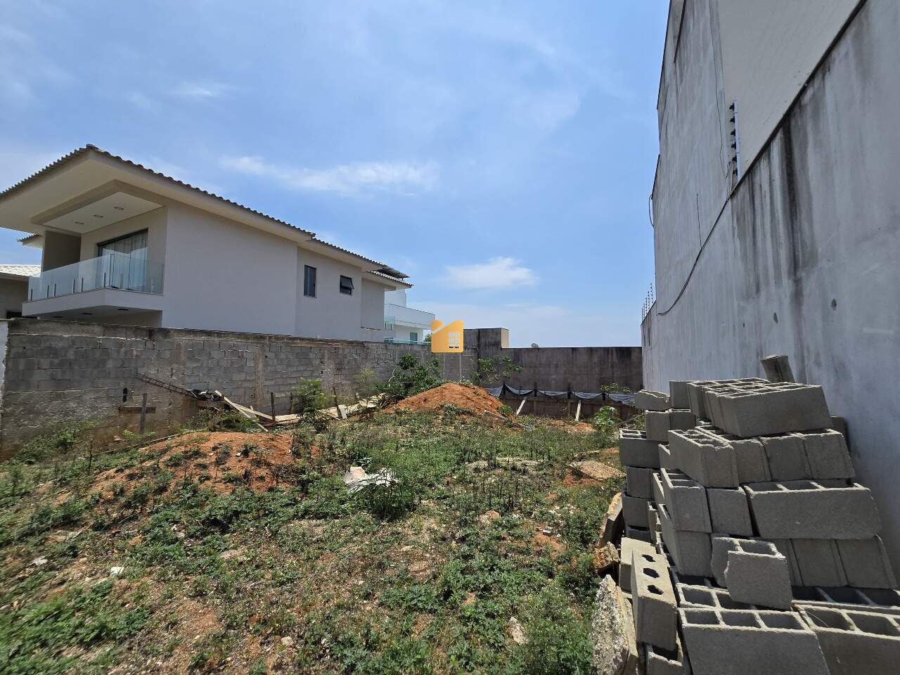 Terreno à venda no Jardim Itapemirim: 