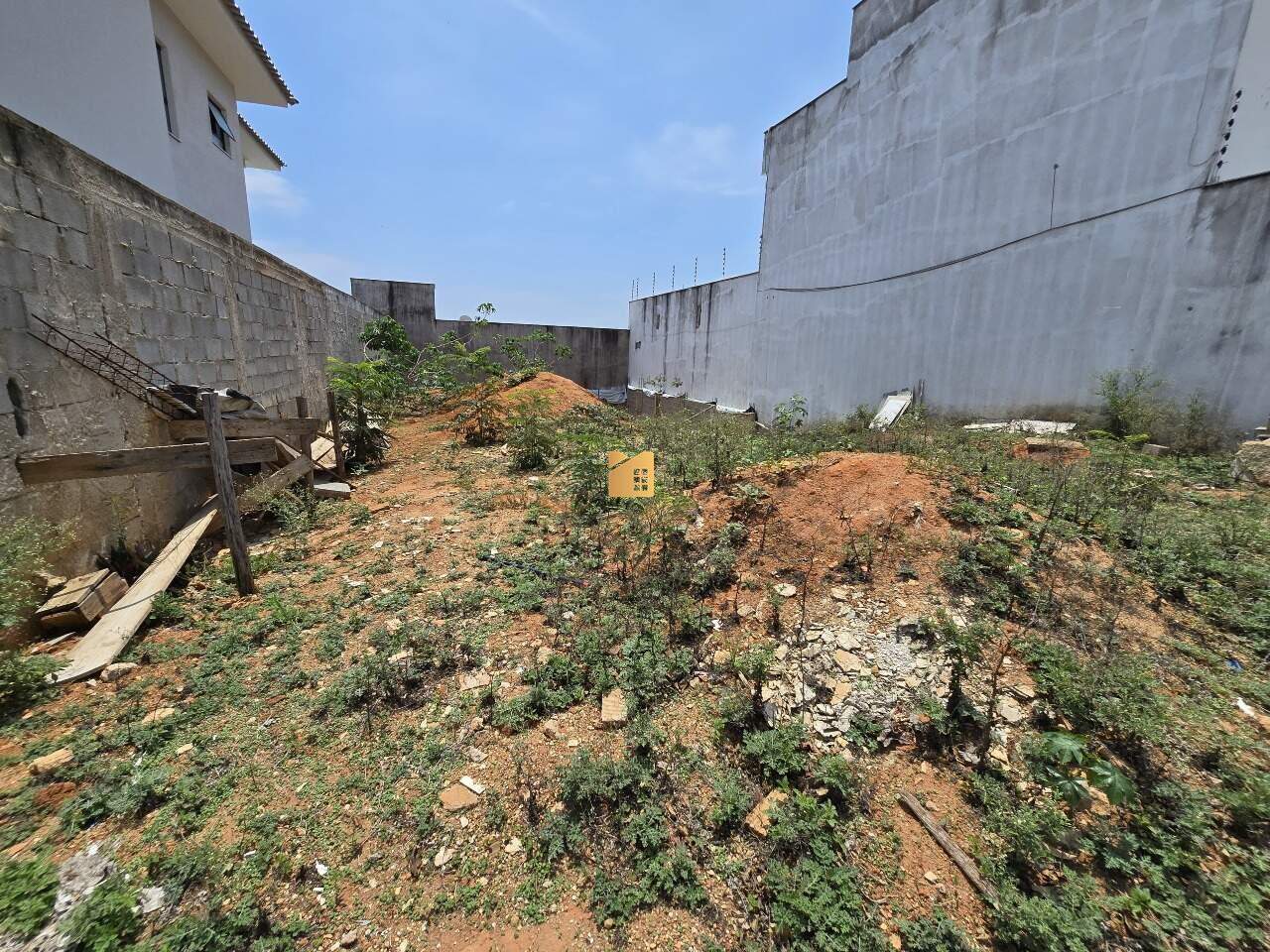 Terreno à venda no Jardim Itapemirim: 