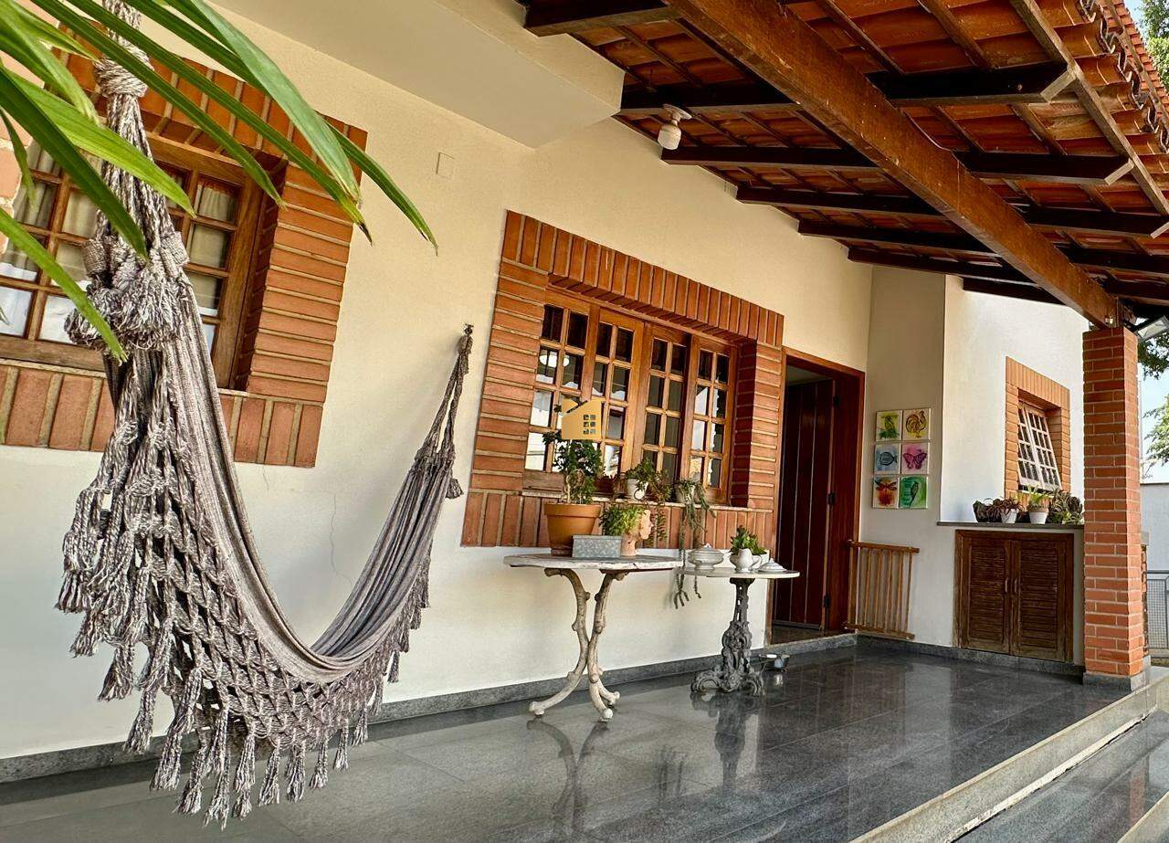 Casa à venda no Gilberto Machado: 