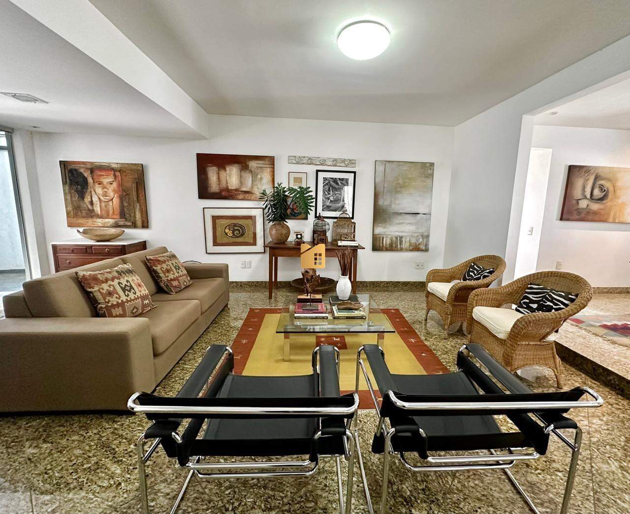 Casa à venda no Gilberto Machado: 