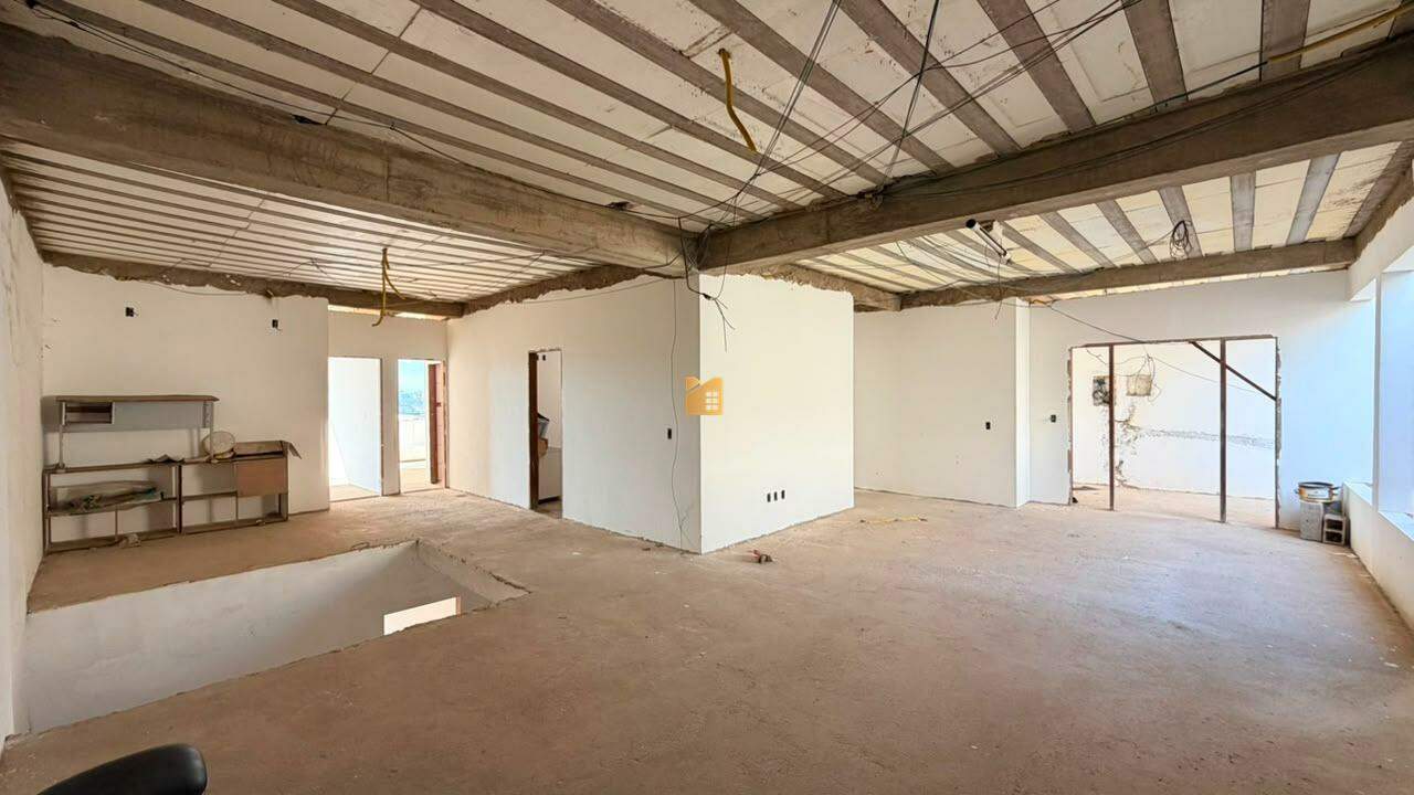 Casa em construção à venda no Vila Rica: 