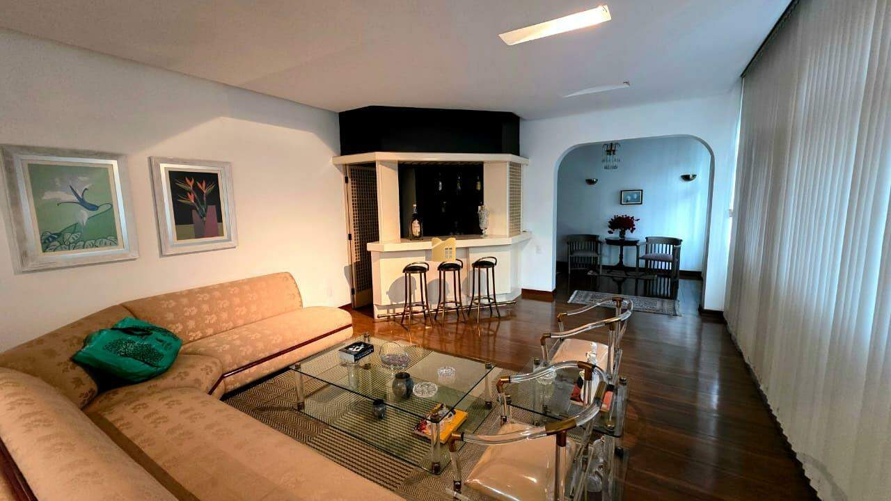 Apartamento à venda no Gilberto Machado: 