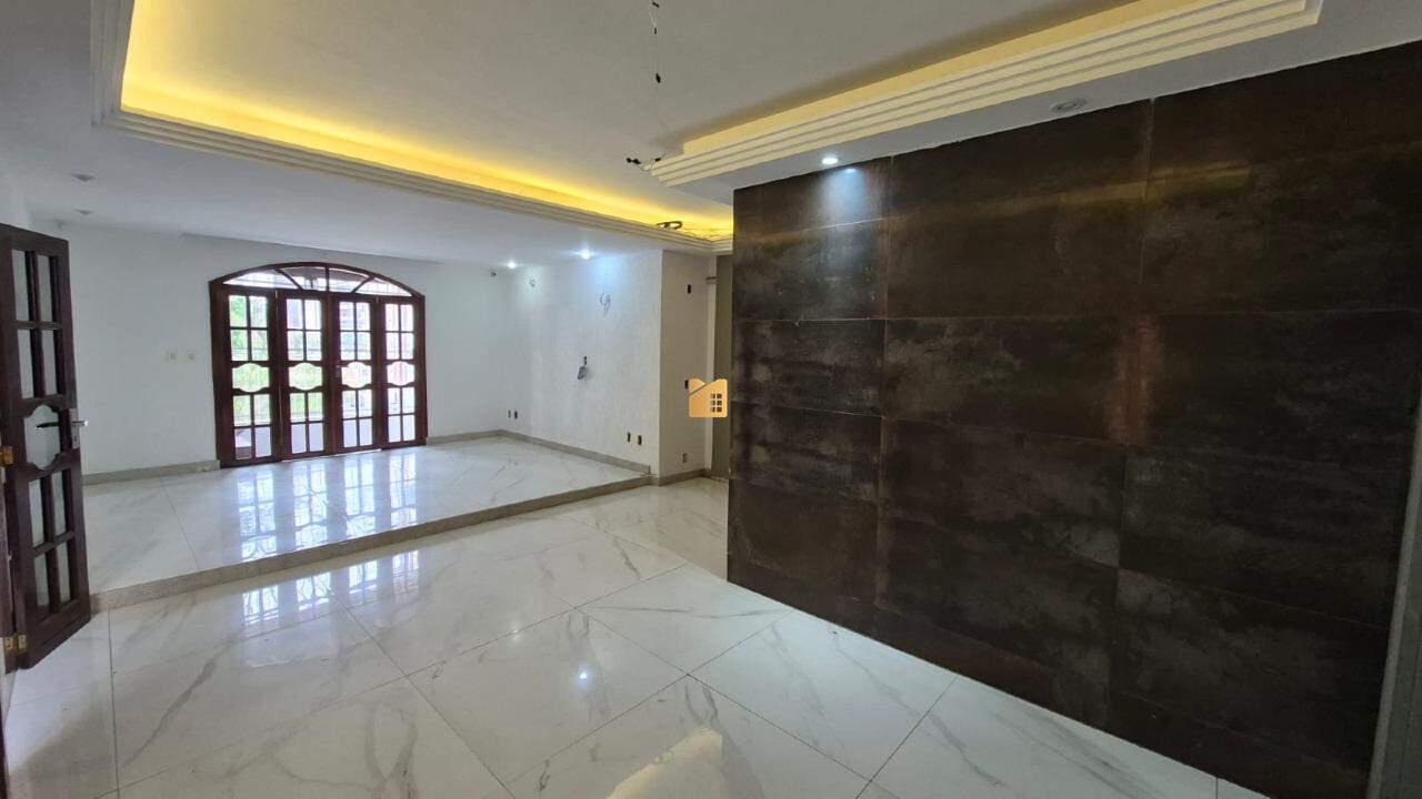 Casa à venda no Gilberto Machado: 