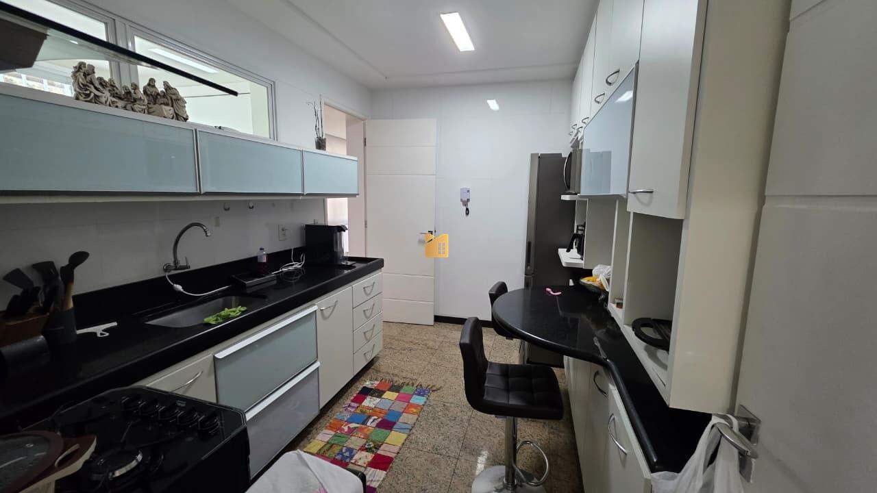 Casa à venda no Gilberto Machado: 