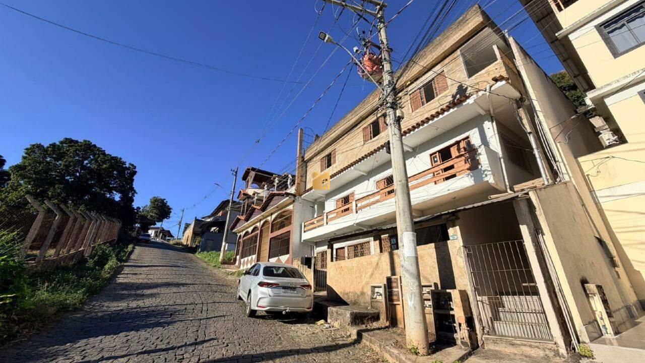 Prédio Inteiro à venda no Teixeira Leite: 