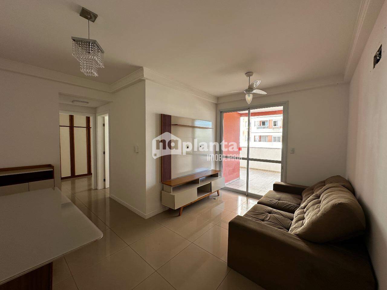 Apartamento à venda com 2 quartos, 105m² - Foto 2