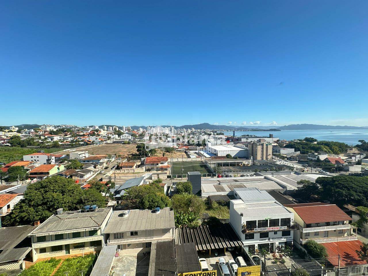 Apartamento à venda com 2 quartos, 99m² - Foto 2