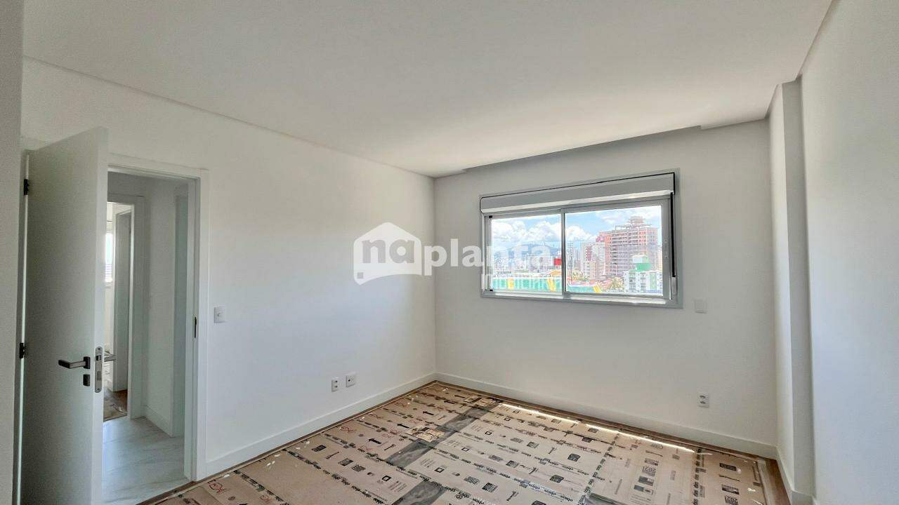 Apartamento à venda com 3 quartos, 111m² - Foto 9